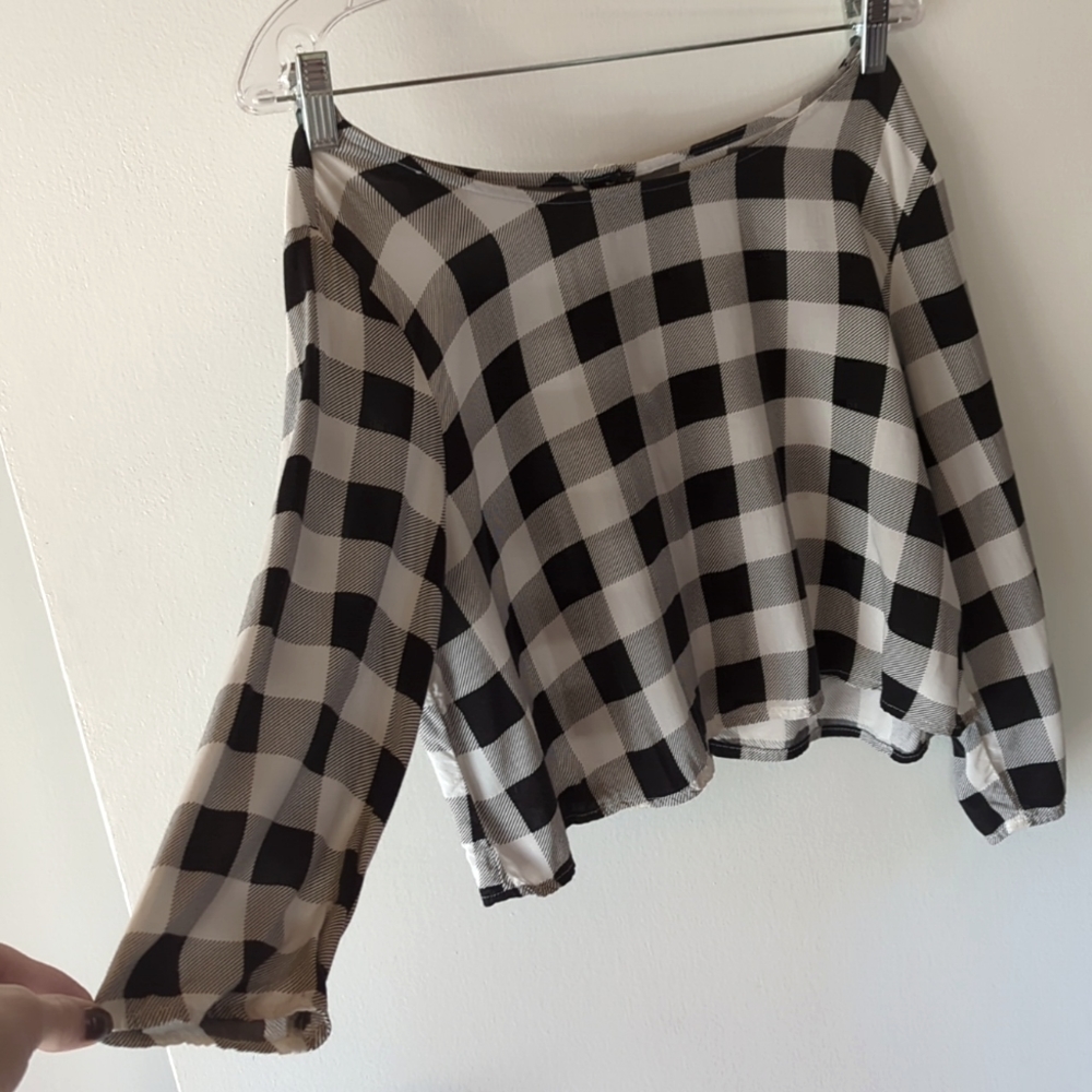 Black and white, checker, crop top, 3/4 sleave, button back,